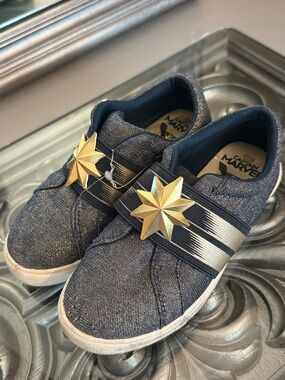 Captain Marvel 12 Glittery Denim Gold Kids' Navy Slip-On Sneakers with Gold Star